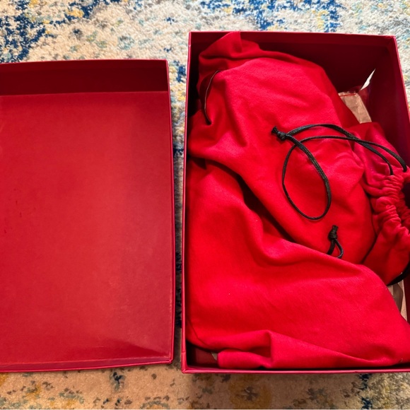 Beautiful Valentino D’Orsay patent leather bow heels in blue /green. Worn twice. - Picture 9 of 11